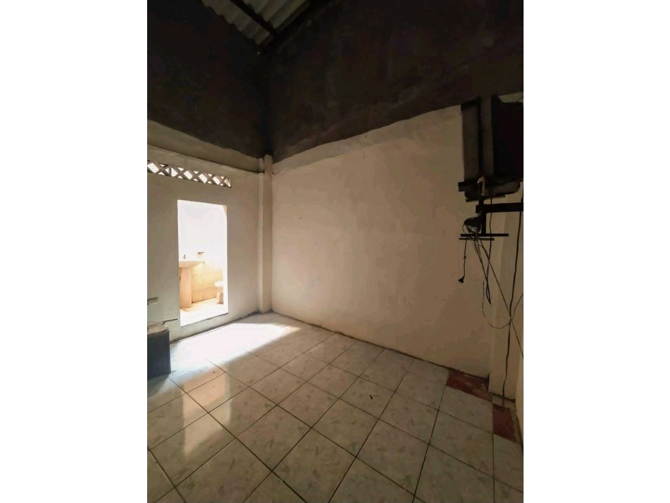 Cdla Las Acacias vendo casa amplia — foto 3