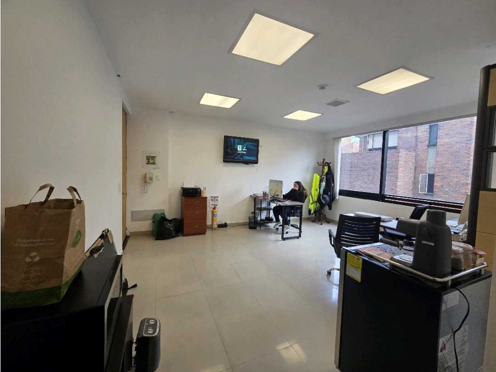 CEDRITOS VENTA ARRIENDO OFICINA 48M2 BAÑO PRIVADO 1 PARQ V$450M R$3'5M — foto 4