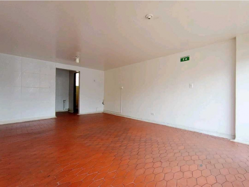 CEDRO VENTA LOCAL COMERCIAL 35M2 $240 MILLONES