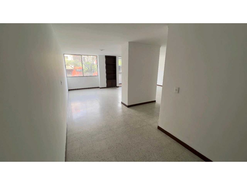 CENTRO CERCA EDIF. COMEDAL APARTAMENTO DE 6 ALC, PARQ, PORTERÍA, ASC — foto 2