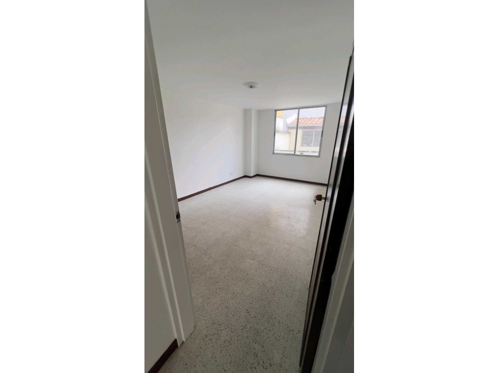 CENTRO CERCA EDIF. COMEDAL APARTAMENTO DE 6 ALC, PARQ, PORTERÍA, ASC — foto 4