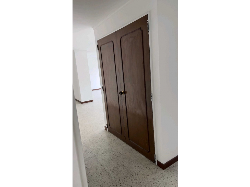 CENTRO CERCA EDIF. COMEDAL APARTAMENTO DE 6 ALC, PARQ, PORTERÍA, ASC — foto 6