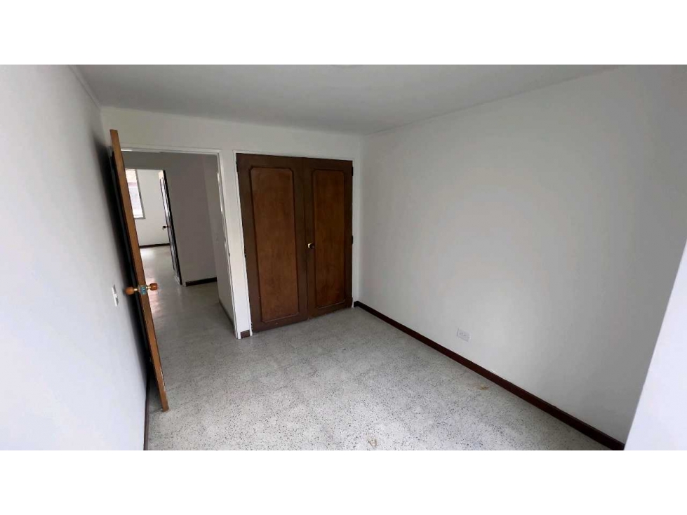 CENTRO CERCA EDIF. COMEDAL APARTAMENTO DE 6 ALC, PARQ, PORTERÍA, ASC — foto 5
