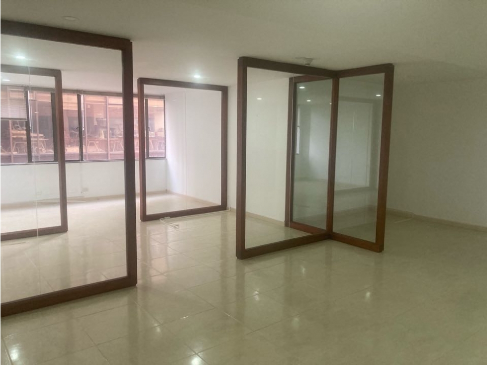 ARRIENDO OFICINA 59M2 FRENTE AL CCIAL AV CHILE - 4
