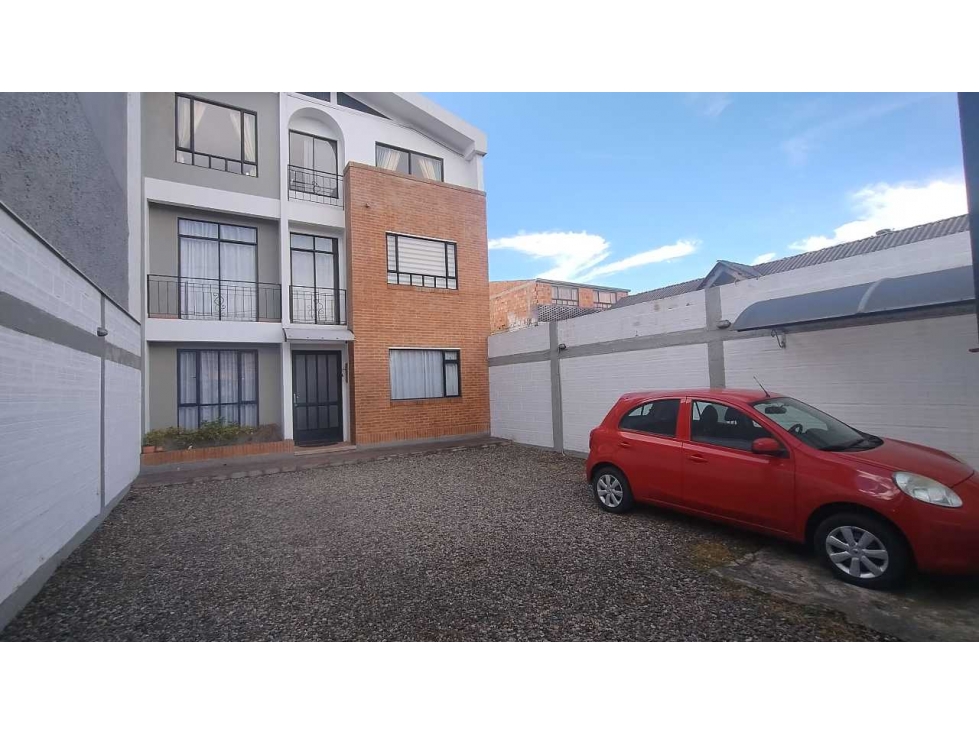 Chía centro, Edificio-casa empresarial 304 M2 lote, 292.6 M2 const