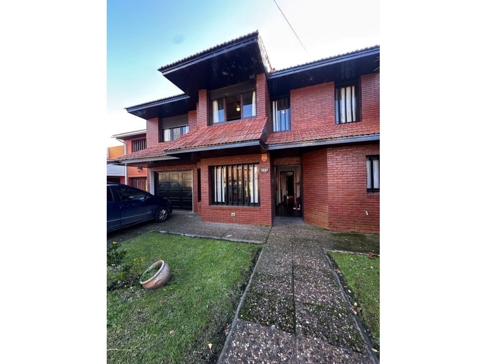CHALET 5 AMBIENTES CATEGORIA, BARRIO CONSTITUCION