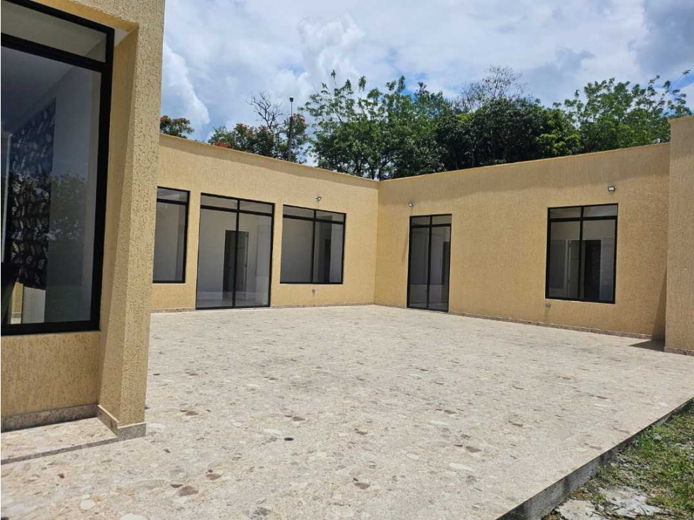 Chalet con 2 casas | 5.600 m² | 440 m² construidos | Quindío - 1