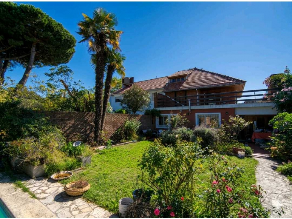 Chalet de 5 ambientes con piscina - Barrio Constitución. - 5