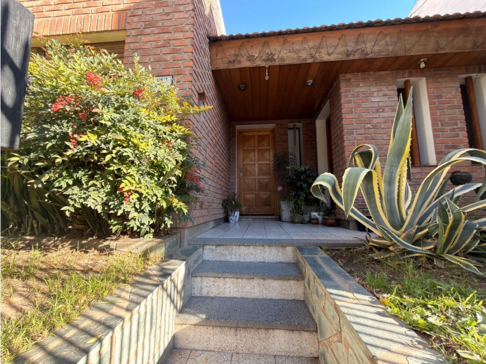Chalet de Categoría en Luján | Av. Dr. Muñiz y Mariano Moreno - 2