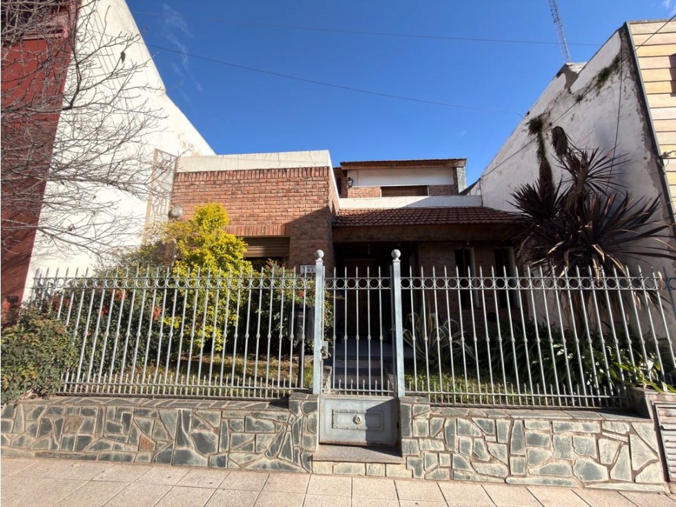 Chalet de Categoría en Luján | Av. Dr. Muñiz y Mariano Moreno - 3