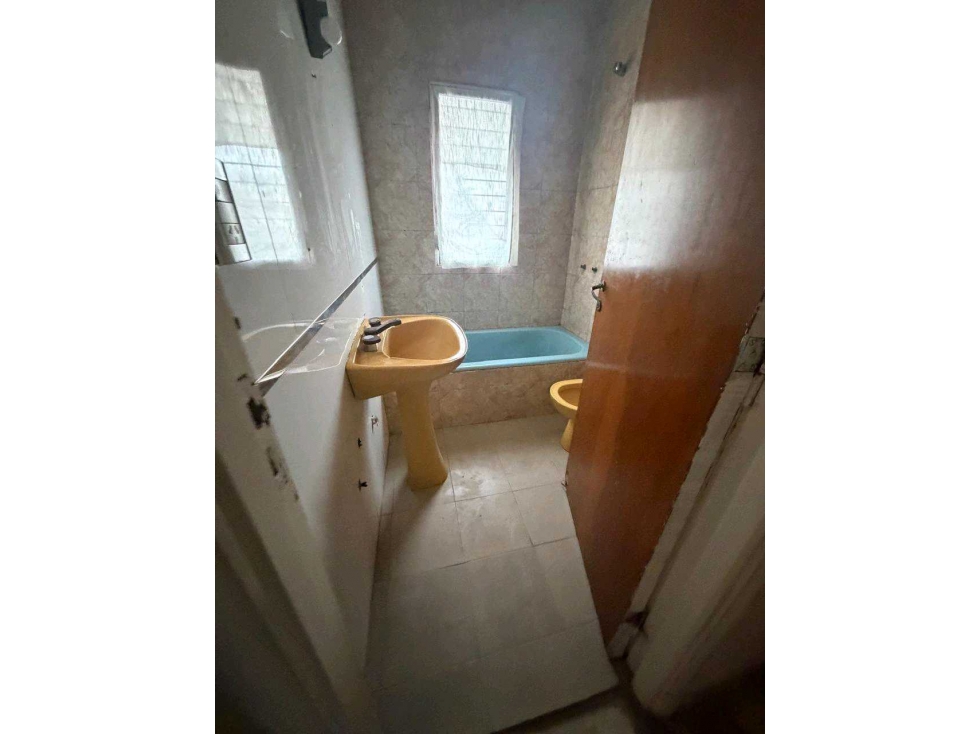 Chalet en 2 plantas de 6 ambientes CHAUVIN, Patio, cochera triple!!! - 4