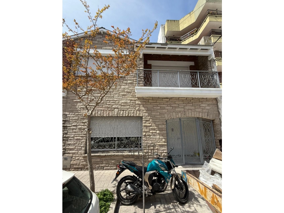 CHALET EN PH 4 AMBIENTES RECICLADO, ZONA PASEO ALDREY