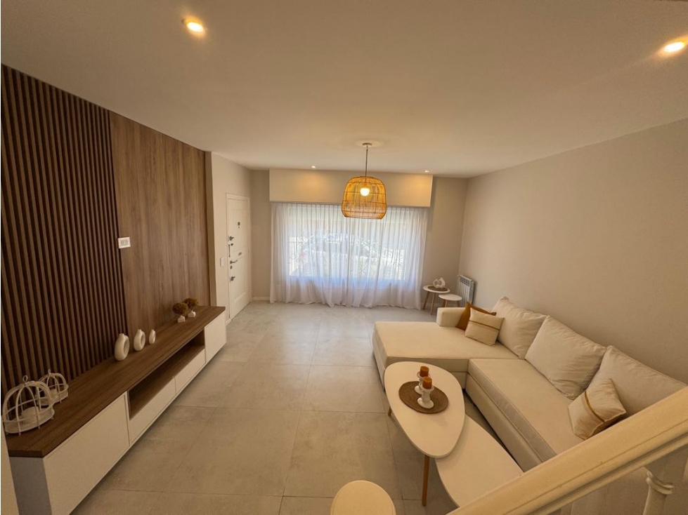 CHALET EN PH 4 AMBIENTES RECICLADO, ZONA PASEO ALDREY — foto 2