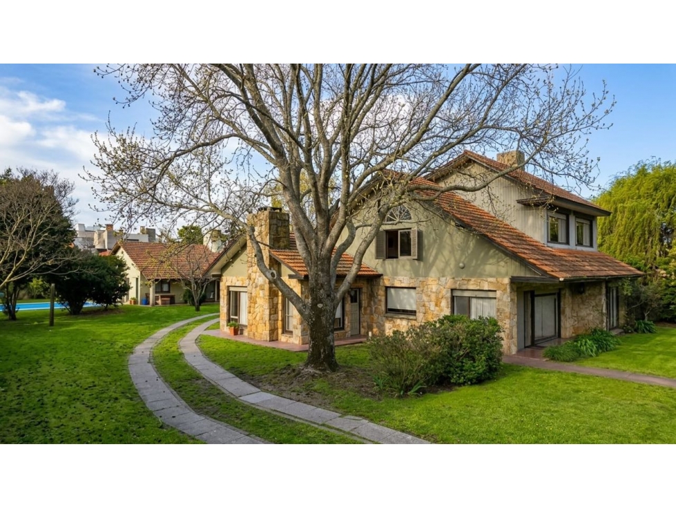 Chalet en venta en Los Troncos sobre 976 mts de lote