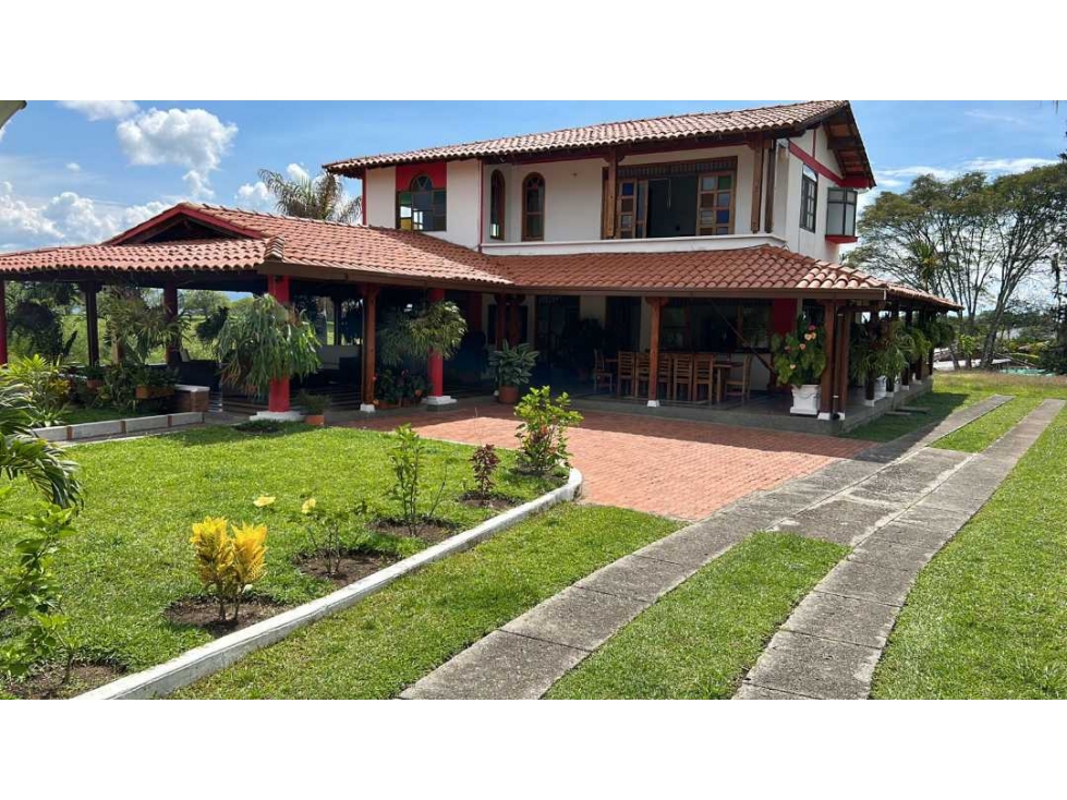 PROPIEDAD CAMPESTRE CON TRES CASAS Y TERRENO PARA CULTIVOS O GANADO - 3