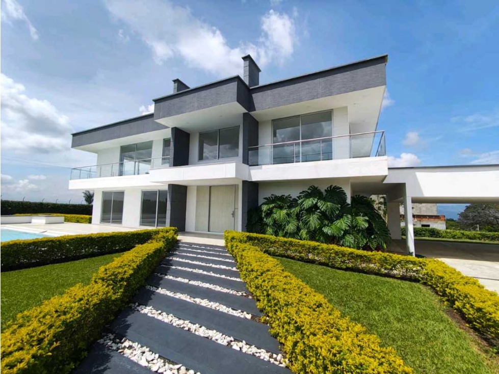 CHALET PARA ESTRENAR EN ZONA EXCLUSIVA DE LA CARMELITA EN CERRITOS