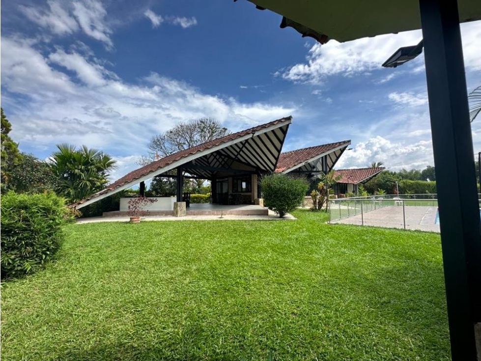 Chalet para uso residencial o vacacional en venta, via Montenegro