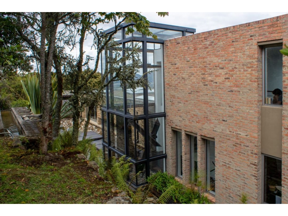 Chía exclusiva casa ubicada en reserva forestal