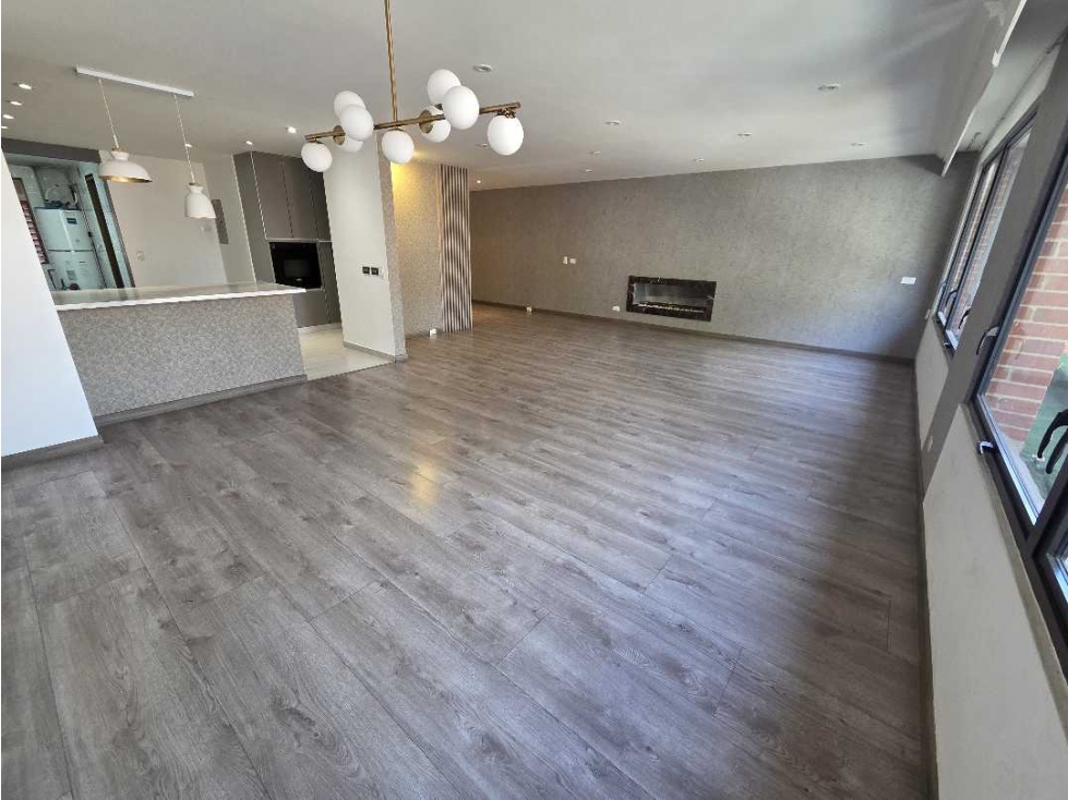 CHICO VENTA APTO EXT 155M2 REMODELADO 2H CON BAÑO $1580M