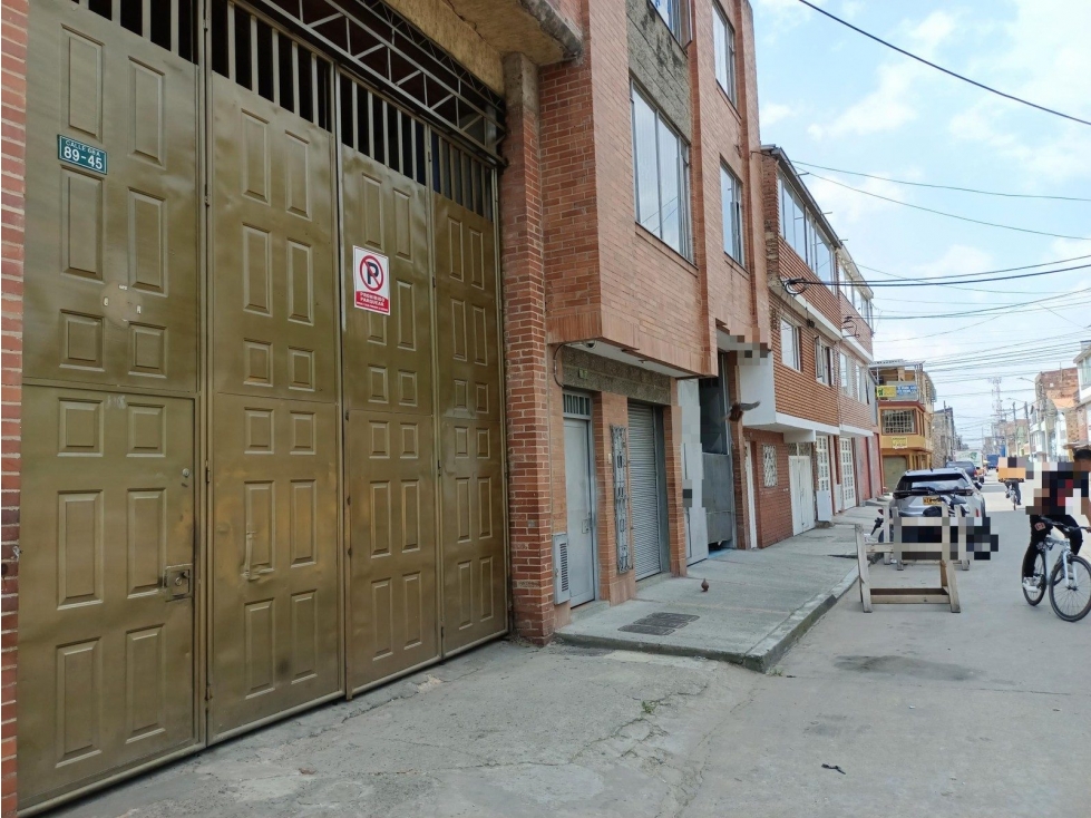 CL 68A 89 45 CS DIVIDIDA EN TRES AP, ADMINISTRA SOCIEDADES
