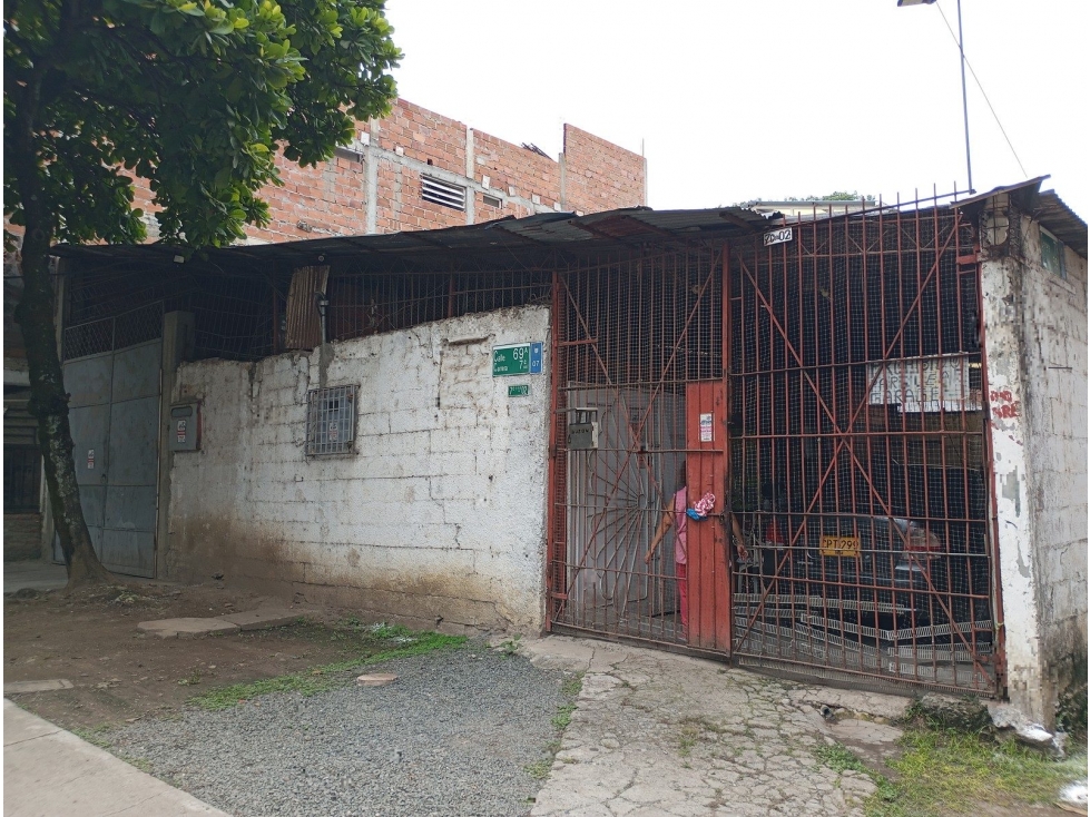 CL 69A 7C BIS 02 ANTES CL 69A CR 7C BIS ESQUINA URB FEPICOL Y LT 14 M