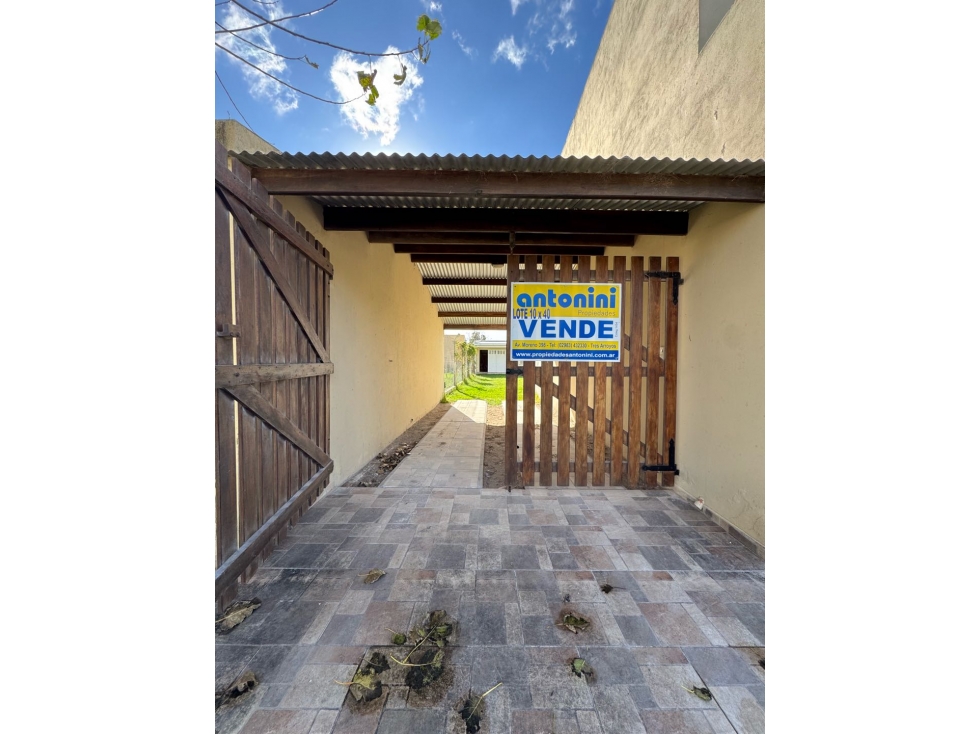 CLAROMECO - Muy bonita CASA y gran garage p/vs autos... - 1
