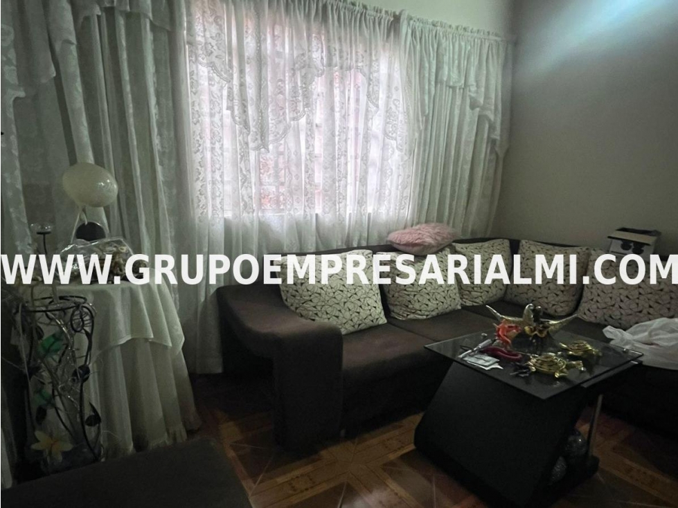 CÓMODA CASA BIFAMILIAR EN VENTA - SECTOR MANRIQUE COD: 33285