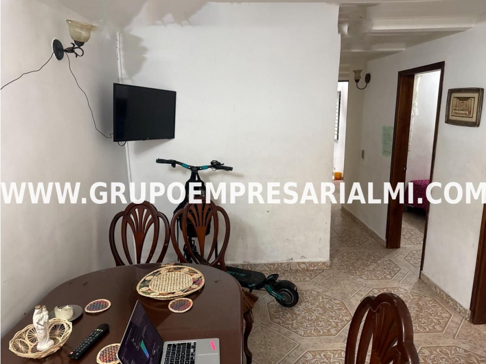 CÓMODA CASA BIFAMILIAR EN VENTA - SECTOR LOS ALCAZARES COD: 33830 — foto 3