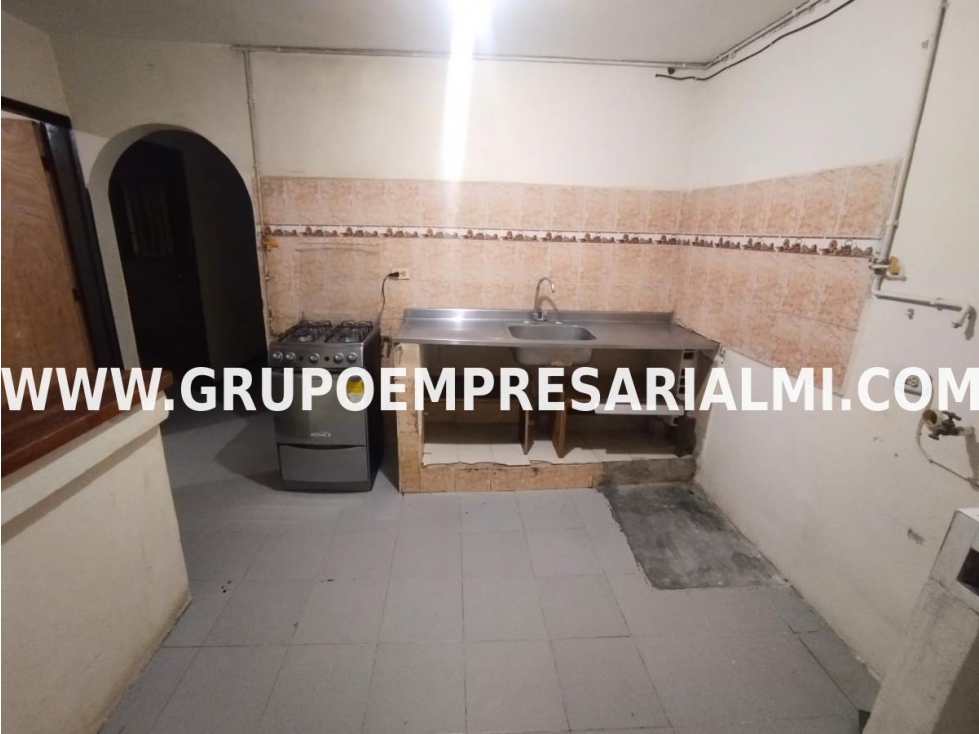 CÓMODA CASA EN ARRIENDO - SECTOR ROBLEDO COD: 30054 - 2