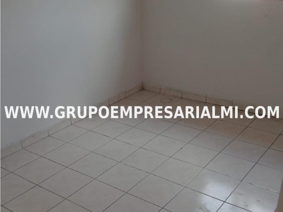CÓMODA CASA EN VENTA - SECTOR DOCE DE OCTUBRE COD: 33090