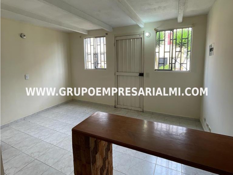 CÓMODA CASA UNIFAMILIAR EN VENTA - SECTOR SAN ANTONIO COD: 31511