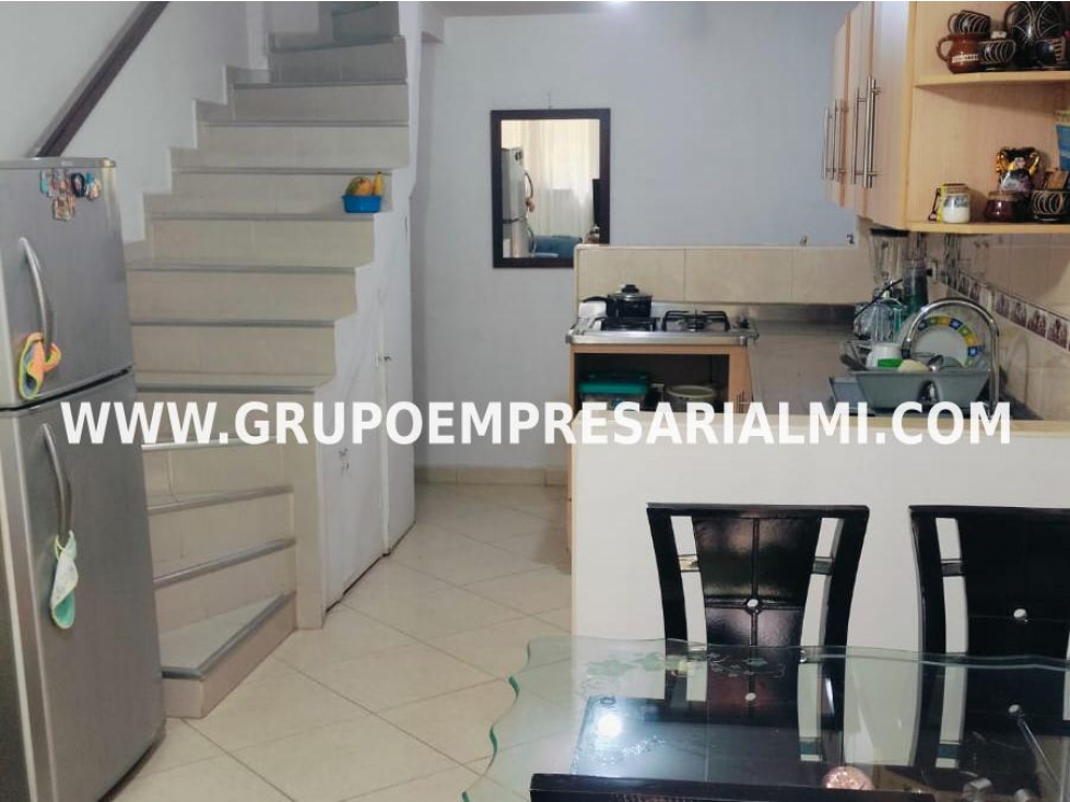 CÓMODA CASA UNIFAMILIAR EN VENTA - SECTOR BLANQUIZAL COD: 30868