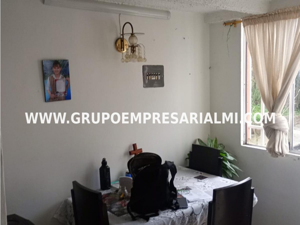 CÓMODA CASA UNIFAMILIAR EN VENTA - SECTOR SAN ANTONIO COD: 32461