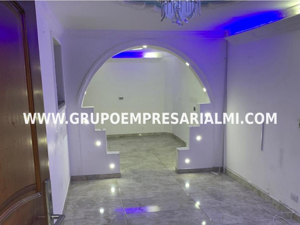 CÓMODA CASA UNIFAMILIAR EN VENTA - SECTOR CASTILLA COD: 33297