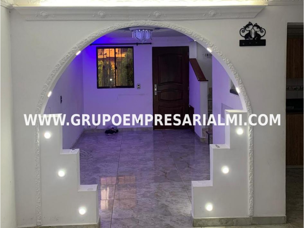 CÓMODA CASA UNIFAMILIAR EN VENTA - SECTOR CASTILLA COD: 33297 — foto 2
