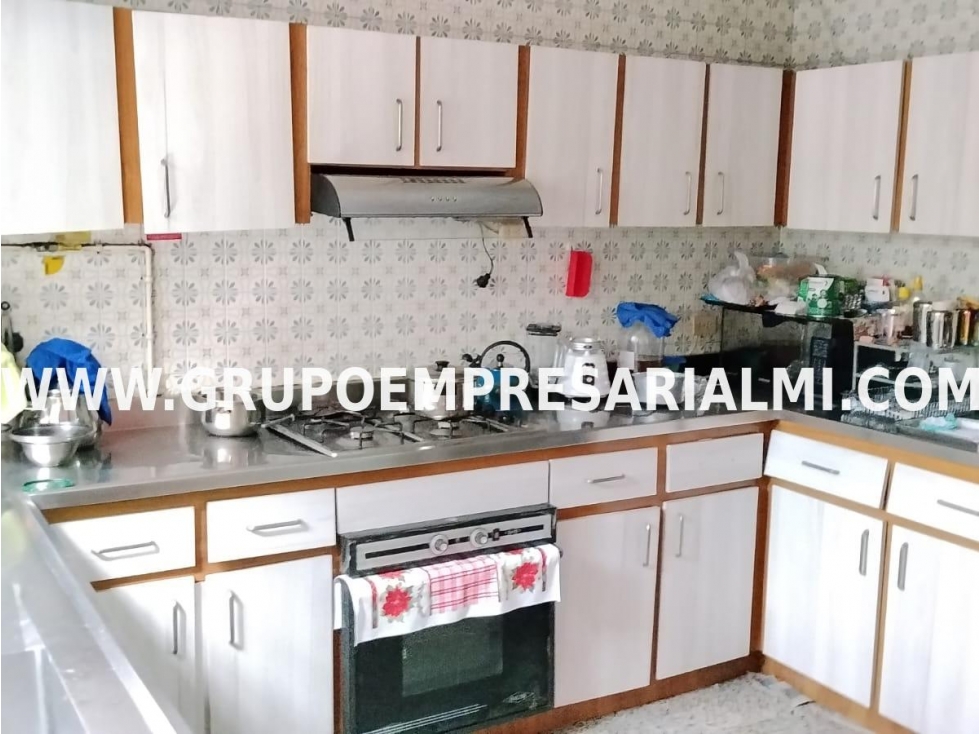 CÓMODA CASA UNIFAMILIAR EN VENTA - SECTOR SANTA TERESITA COD: 33573 - 3