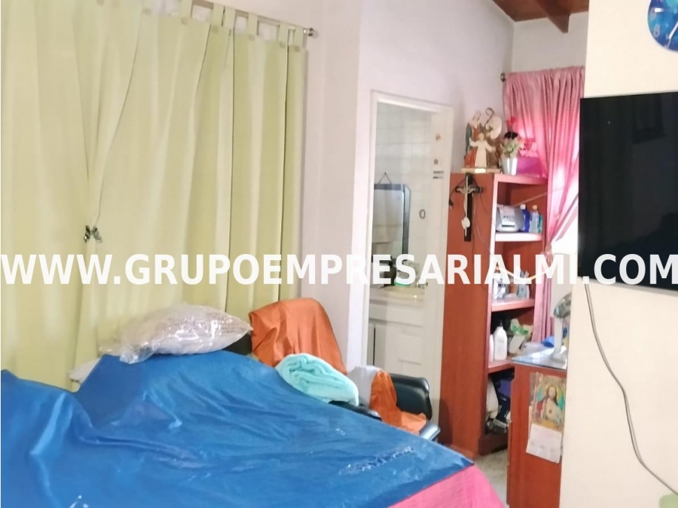 CÓMODA CASA UNIFAMILIAR EN VENTA - SECTOR SANTA TERESITA COD: 33573 - 6