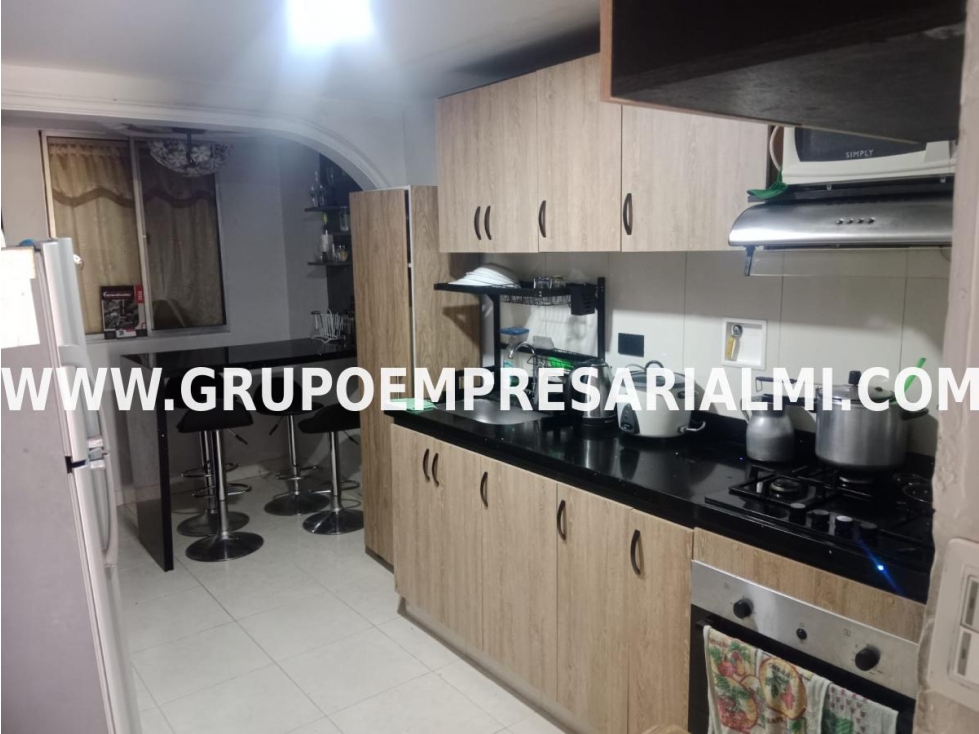 CÓMODA CASA UNIFAMILIAR EN VENTA - SECTOR SANTA MARÍA COD: 33768