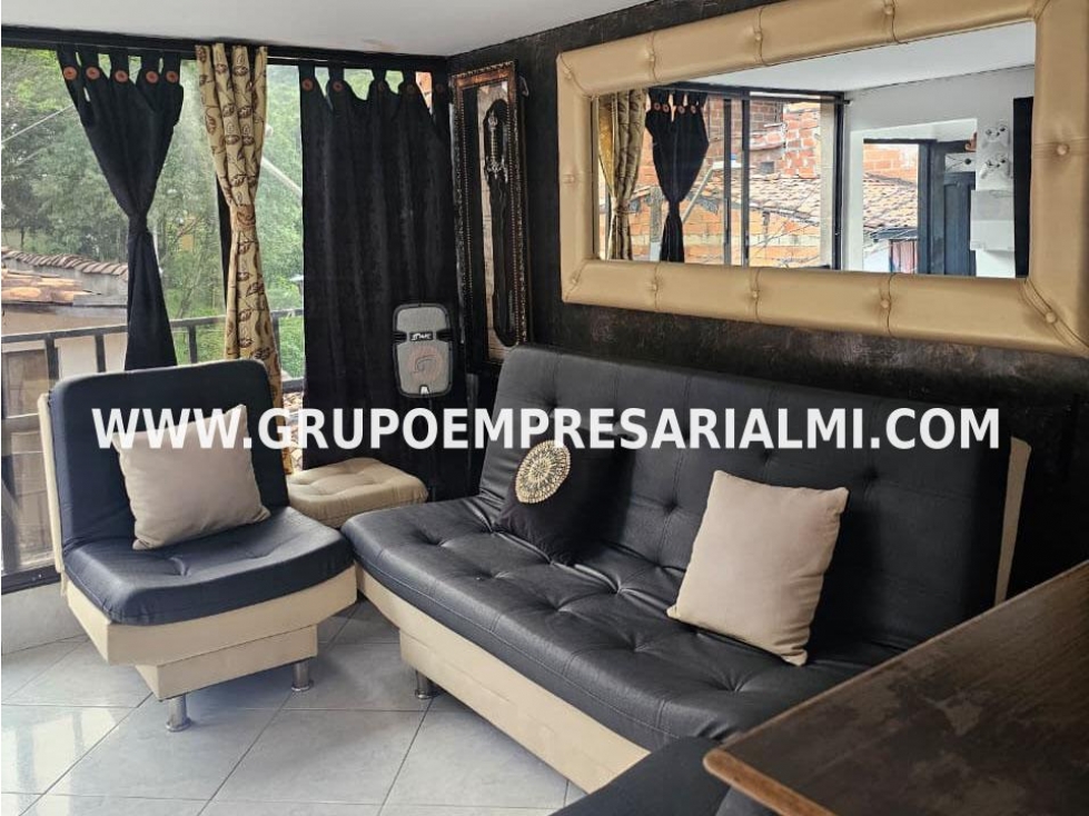 CÓMODA CASA UNIFAMILIAR EN VENTA - SECTOR CALATRAVA COD: 33941
