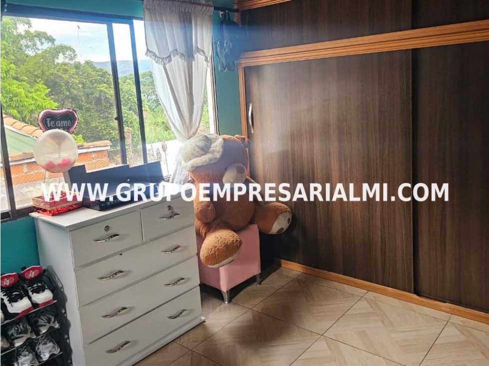 CÓMODA CASA UNIFAMILIAR EN VENTA - SECTOR CALATRAVA COD: 33941 — foto 5