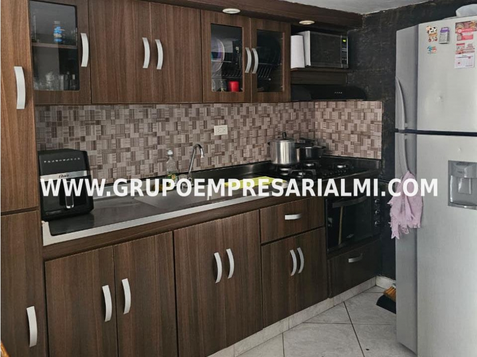 CÓMODA CASA UNIFAMILIAR EN VENTA - SECTOR CALATRAVA COD: 33941 — foto 3