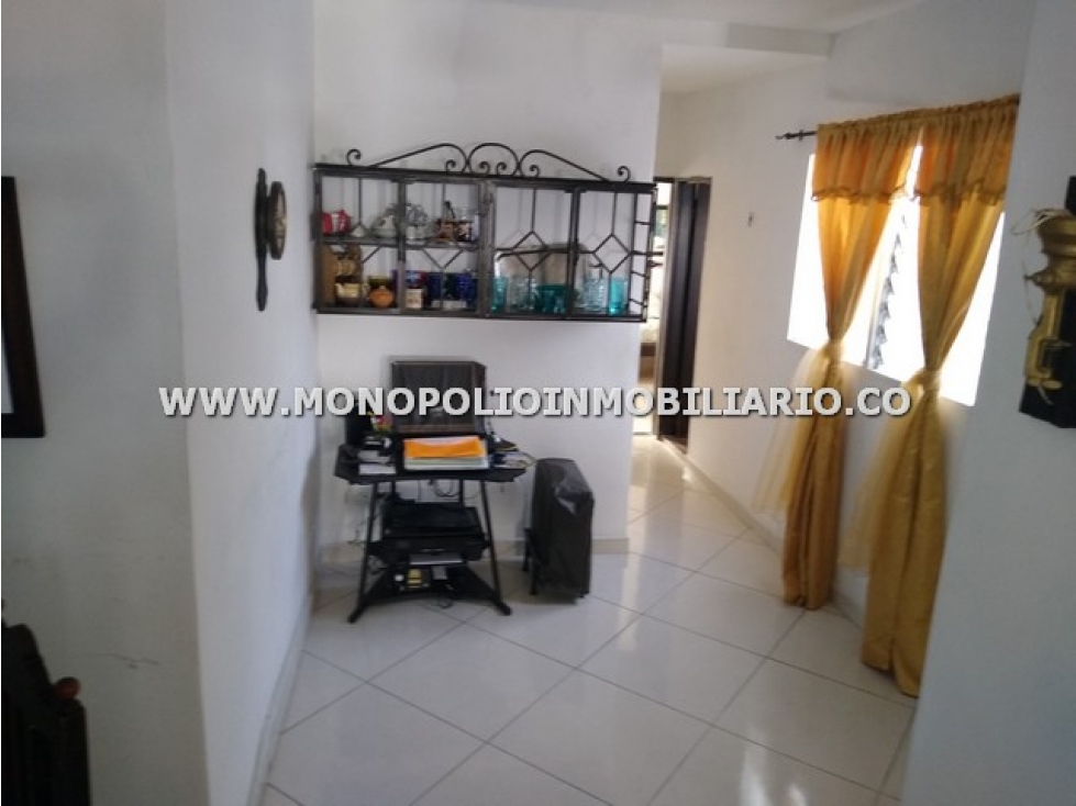 CÓMODA CASA BIFAMILIAR EN VENTA - SECTOR SIMÓN BOLÍVAR COD: 16508 — foto 3
