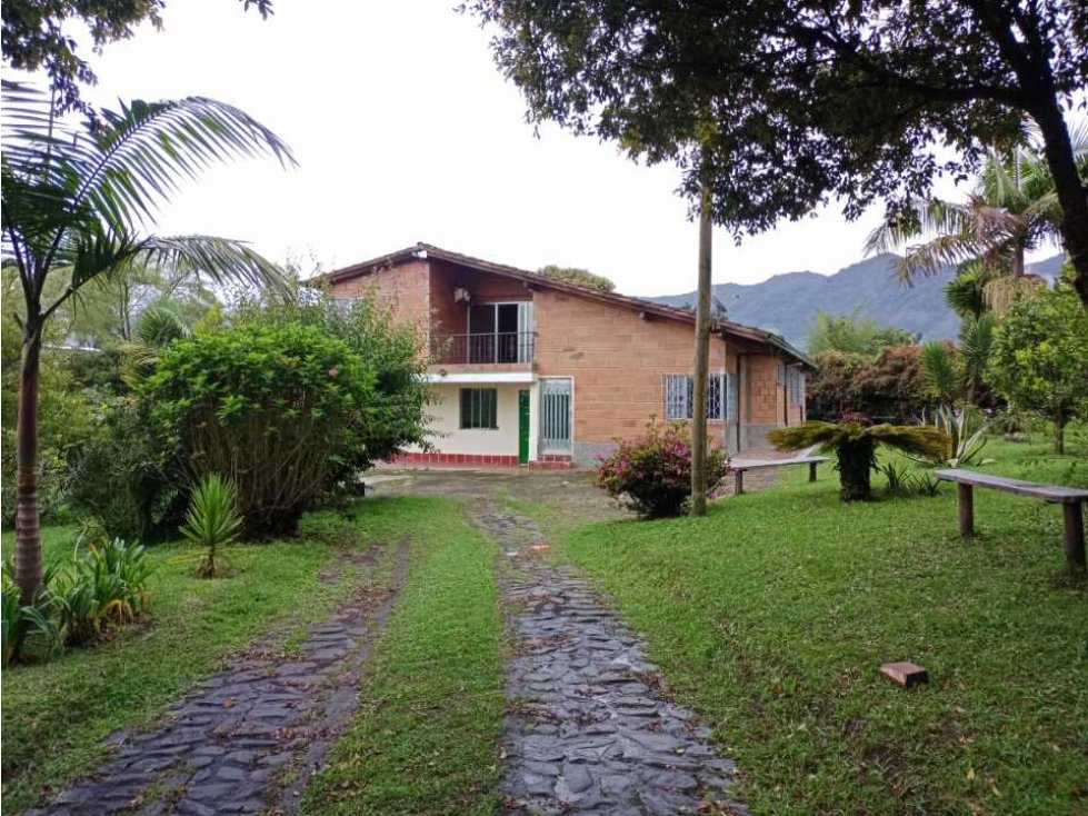 CÓMODA FINCA EN VENTA CON EXCELENTE UBICACIÓN EN EL CARMEN VÍBORAL ANT — foto 2