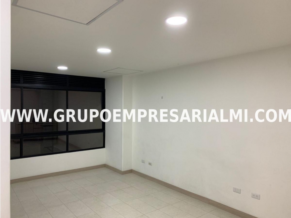 CÓMODA OFICINA EN ARRIENDO - SECTOR LA FLORESTA COD: 33556 - 4