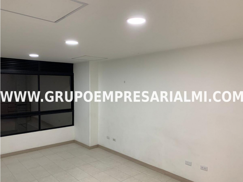 CÓMODA OFICINA EN ARRIENDO - SECTOR LA FLORESTA COD: 33556 - 5