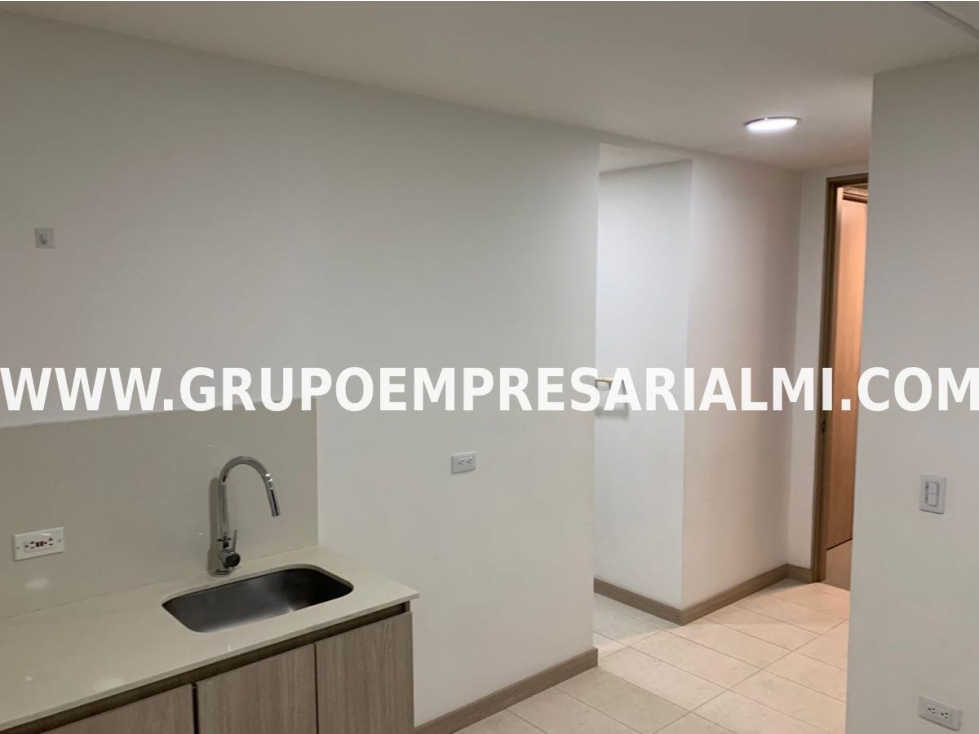 CÓMODA OFICINA EN ARRIENDO - SECTOR LA FLORESTA COD: 33556 - 3
