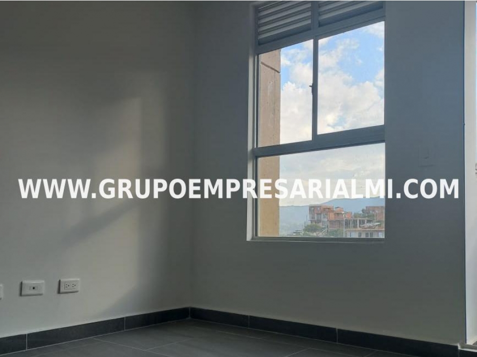 CÓMODO APARTAMENTO EN ARRIENDO - SECTOR CALASANZ COD: 32014 — foto 3