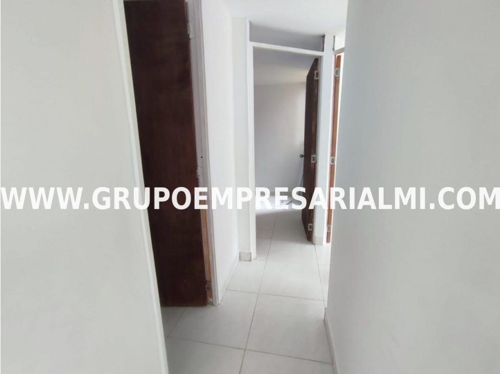 CÓMODO APARTAMENTO EN ARRIENDO - SECTOR SAN JAVIER COD: 32759 — foto 2