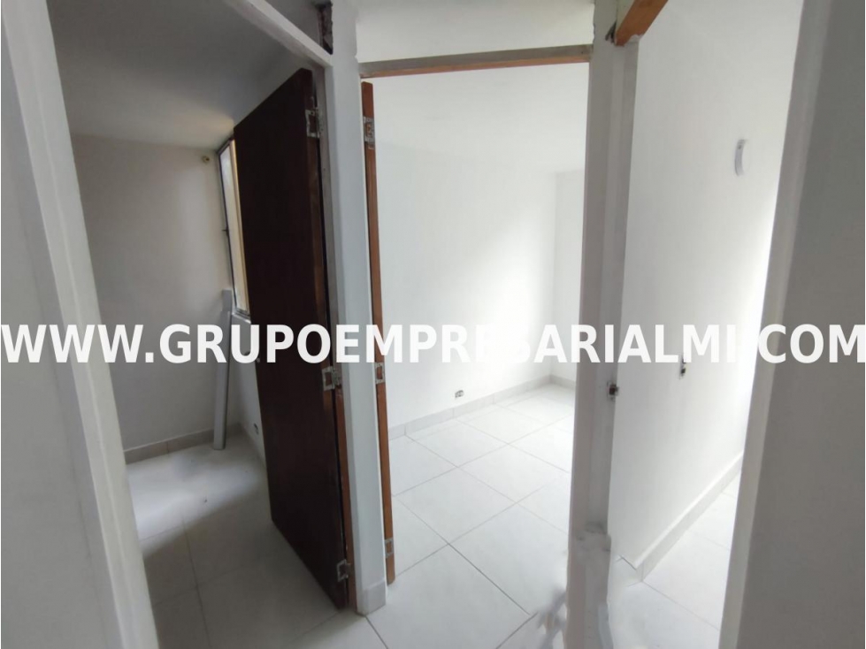 CÓMODO APARTAMENTO EN ARRIENDO - SECTOR SAN JAVIER COD: 32759 — foto 3