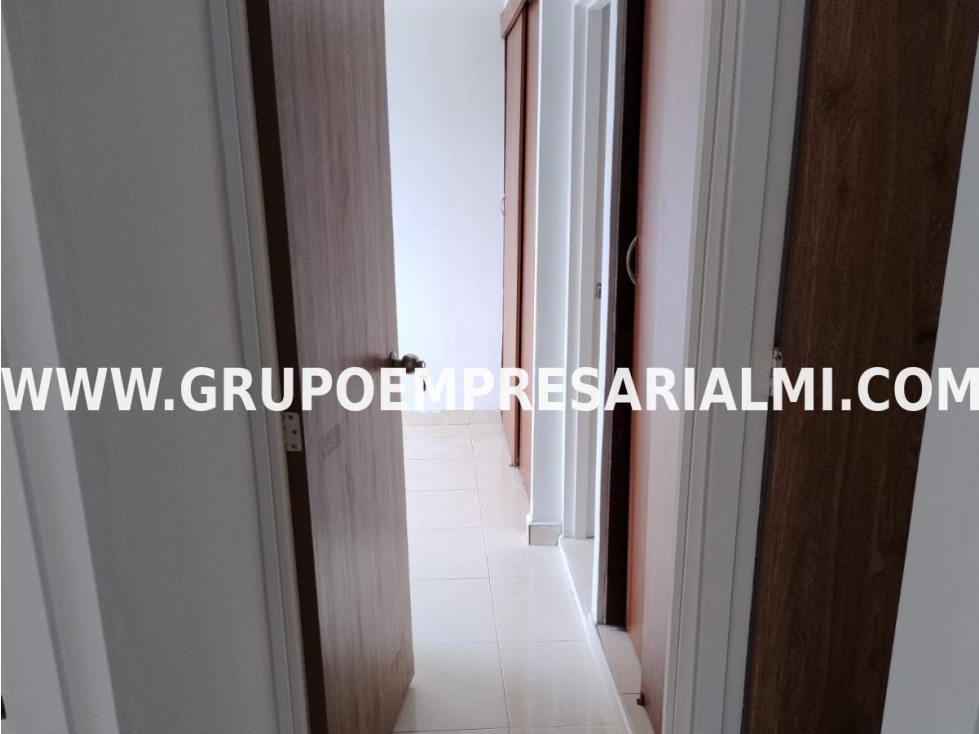 CÓMODO APARTAMENTO EN ARRIENDO - SECTOR CALASANZ COD: 32792 — foto 4